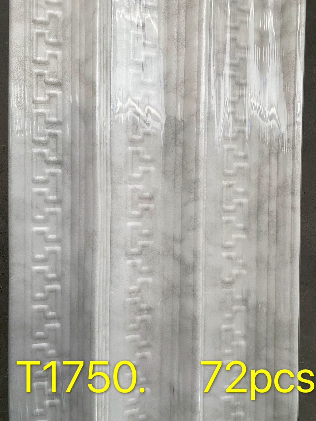 Foam Cornice Color White & Black